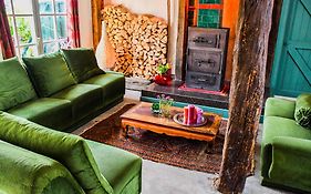 Boho Experience Wellness, Jacuzzi, Sauna, Bbq, Garden, Sleeps 10